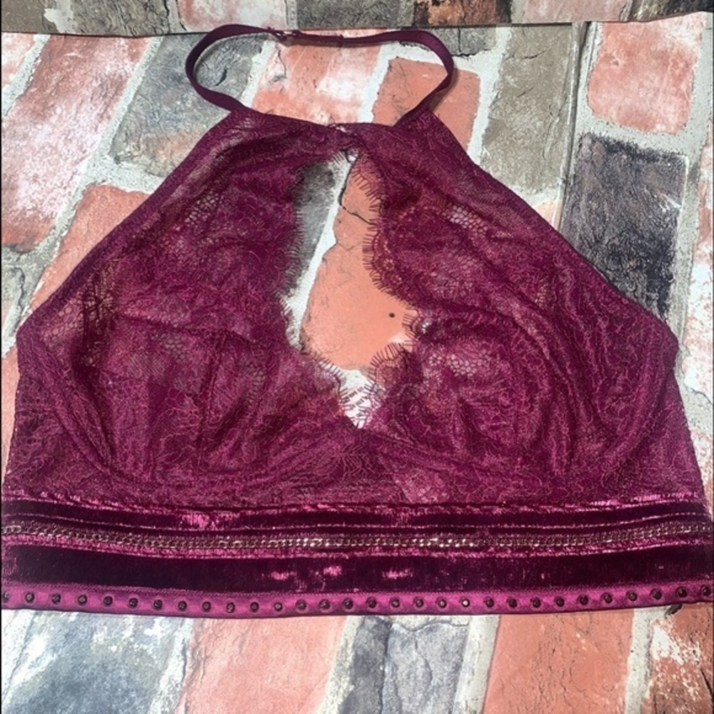 Victoria Secret small lace halter bra top lace NWT‎
